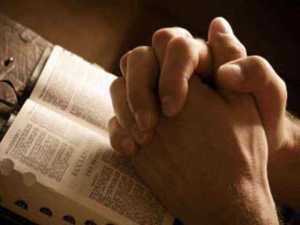 praying_hands_over_bible